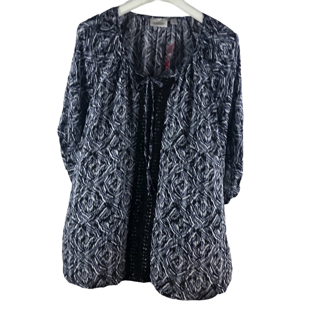 AVENUE NWT Women’s BOHO  top blue and white size 18/20 Adjustable sleeve